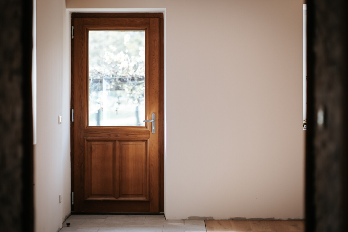 Fabrication et pose de portes en bois à Attignat-Oncin