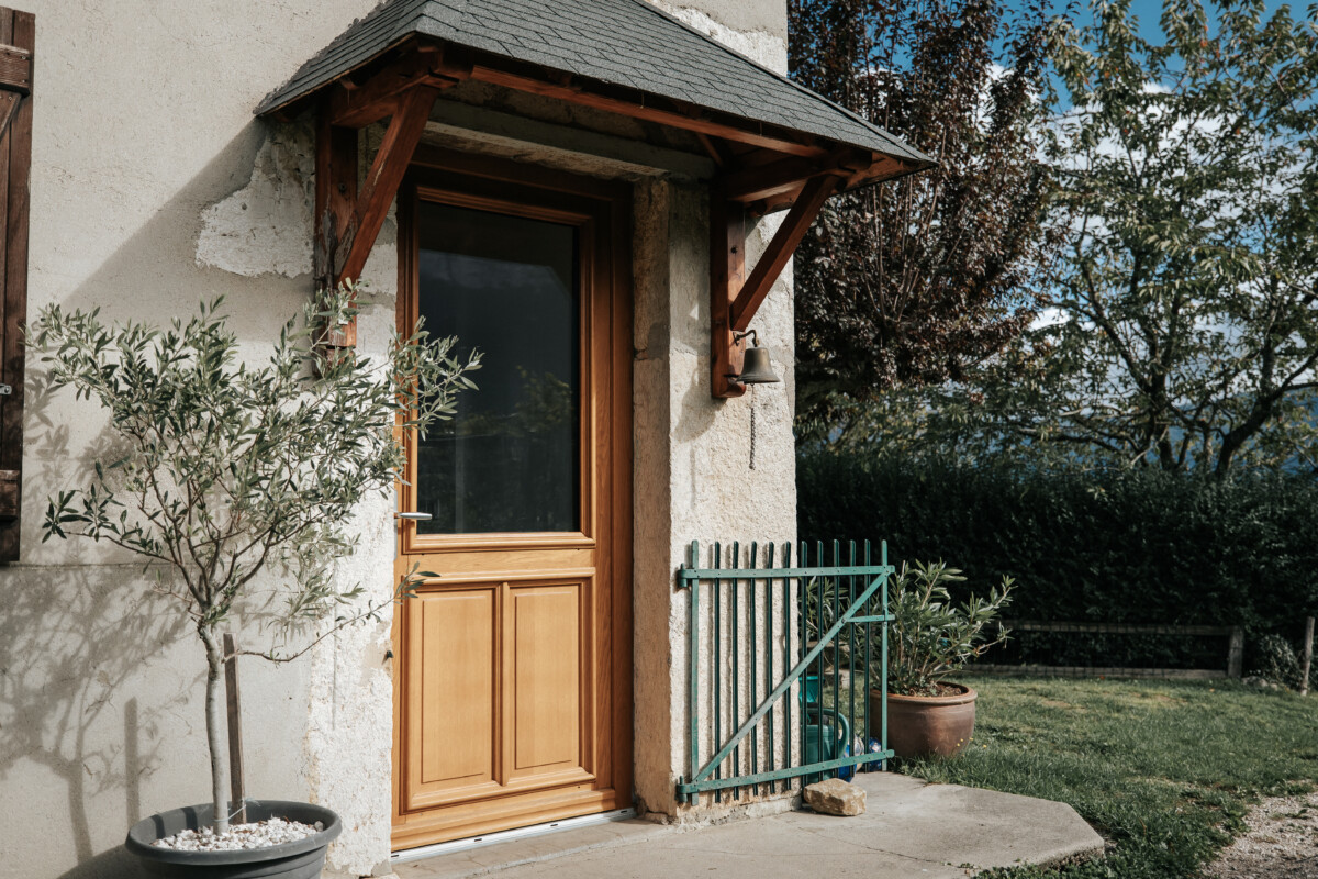 Fabrication et pose de portes sur mesure