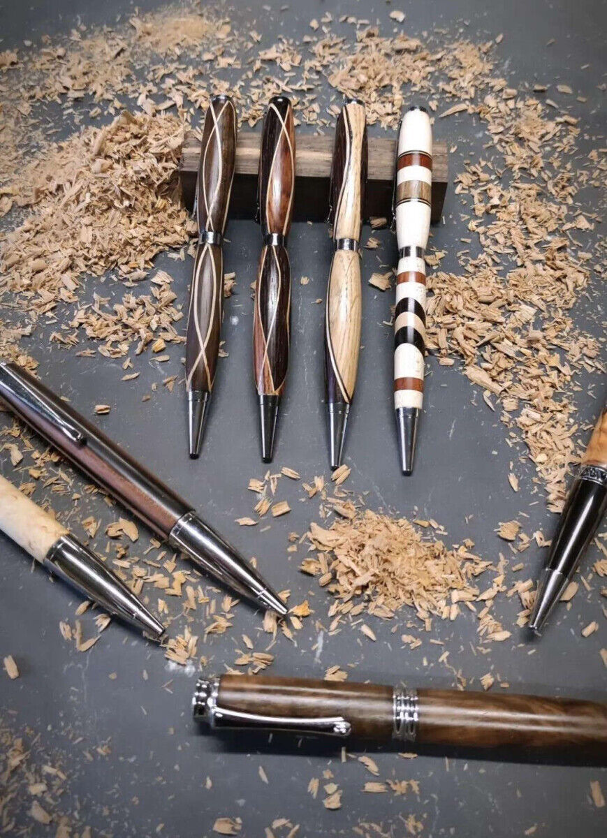 Lot de stylo et stylo plumes fabriqué en bois par un ébéniste