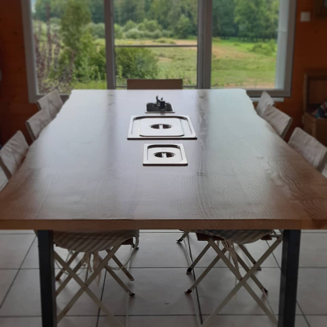 Superbe table en bois d'ébéniste
